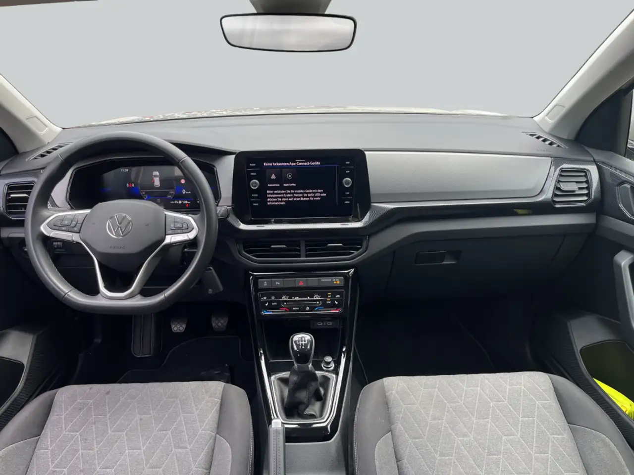 Volkswagen T-Cross 1.0 TSI Life IQ.Drive/Navi/Sitzheizung — Vehicle gallery 16