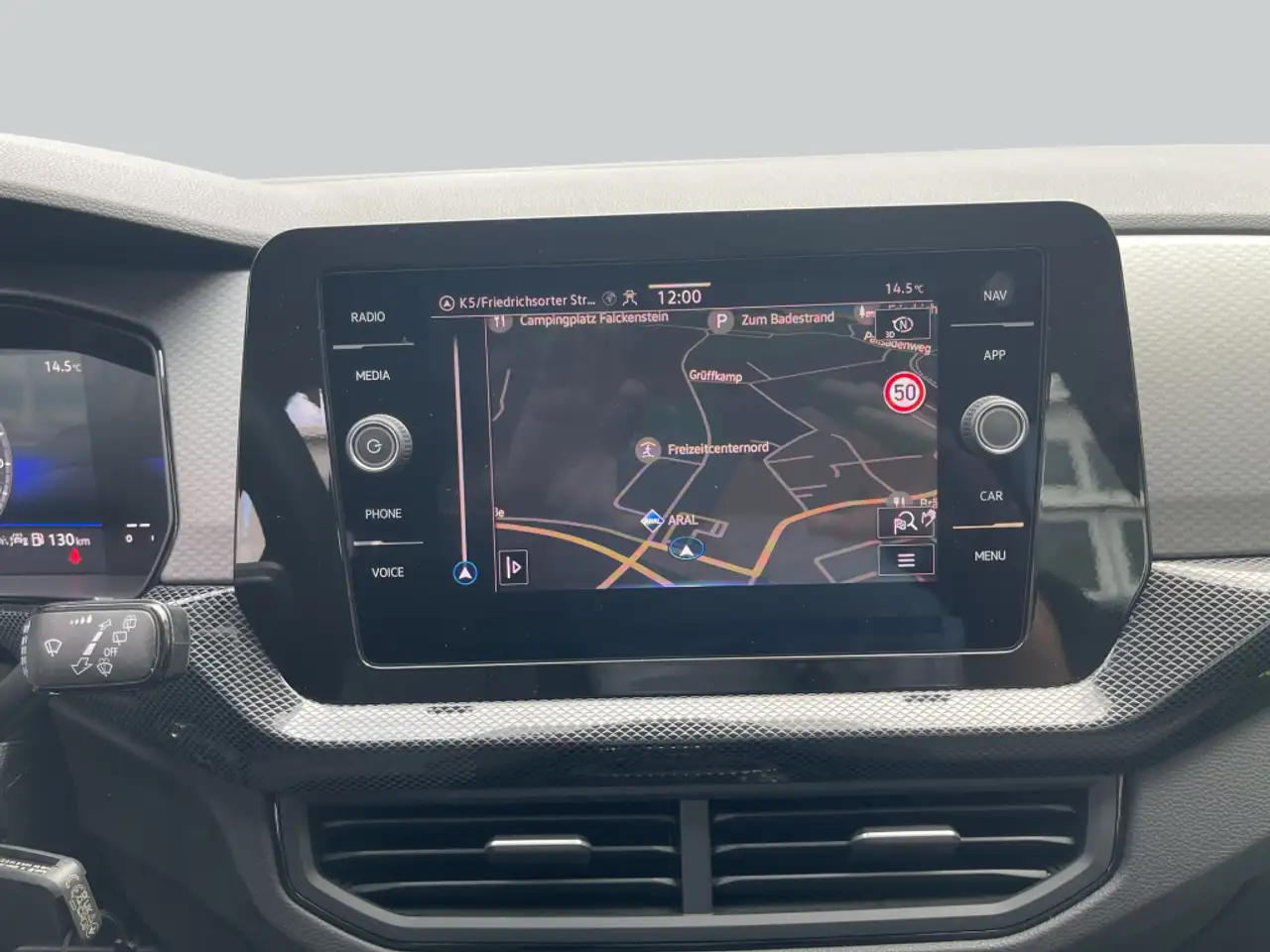 Volkswagen T-Cross 1.0 TSI Life IQ.Drive/Navi/Sitzheizung — Vehicle gallery 21