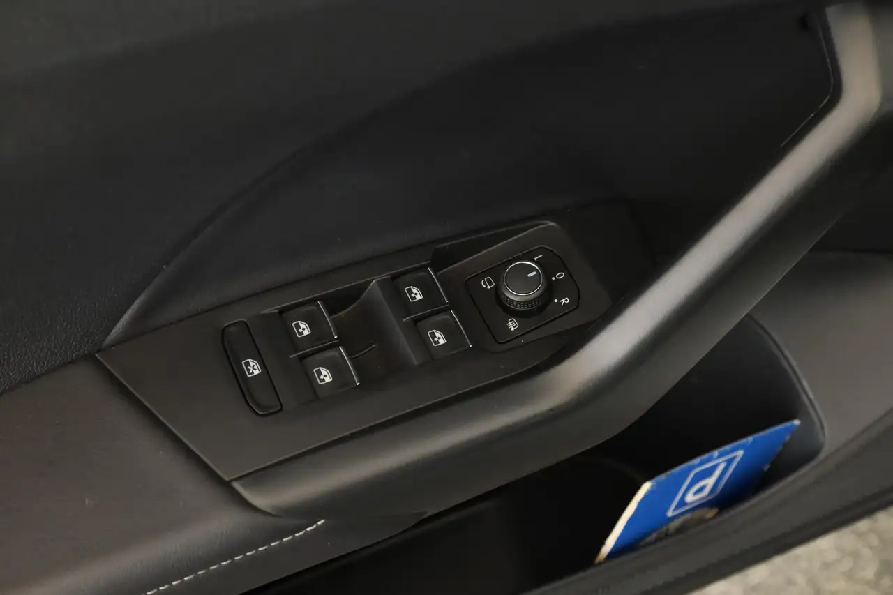 Volkswagen T-Cross 1.0 TSI DSG R-Line IQ.LIGHT Navi ACC Kam — معرض صور السيارة 16