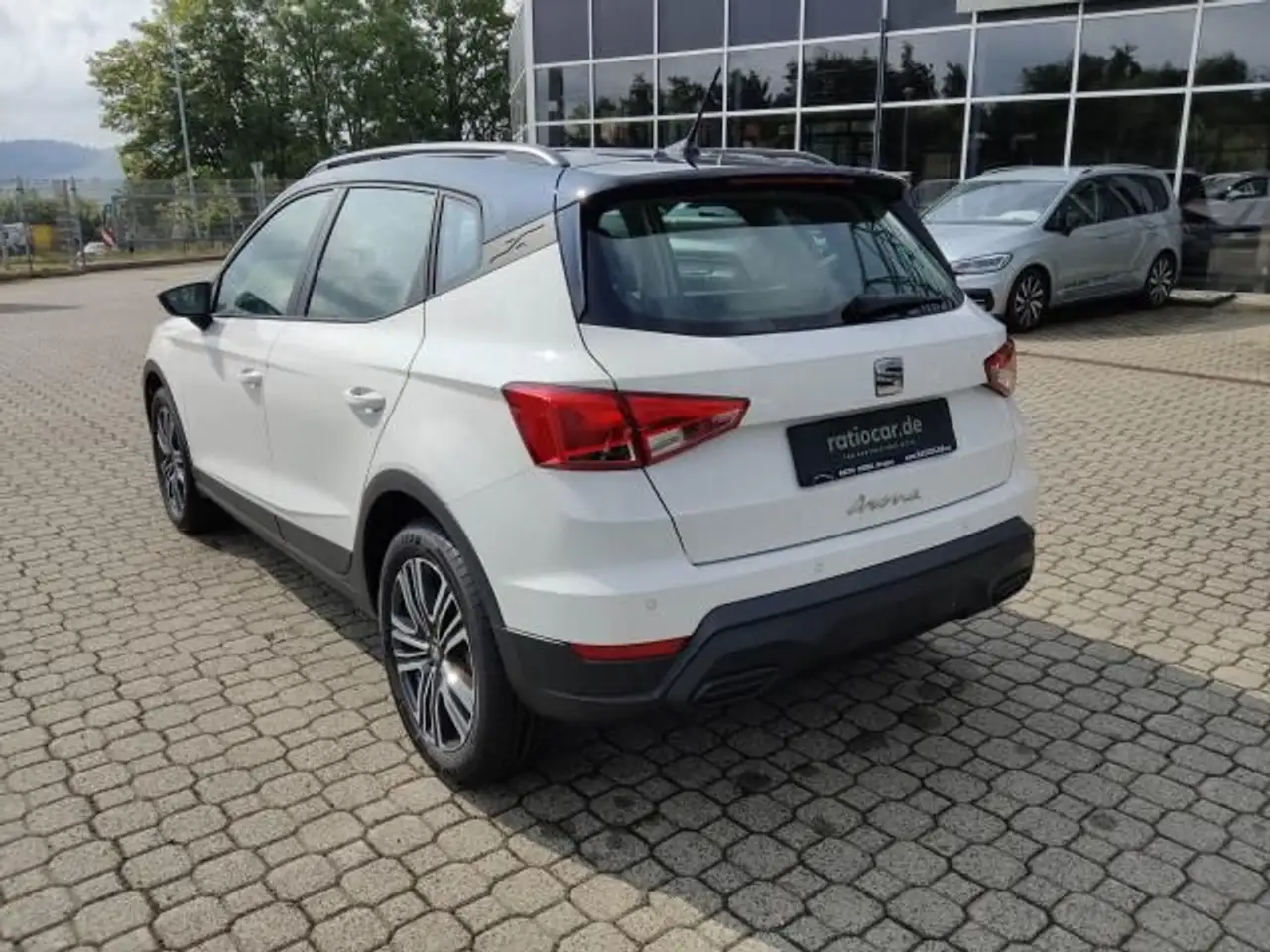 SEAT Arona ARONA STYLE EDITION 1.0 TSI DSG FULL-LINK SITZH. — Vehicle gallery 3