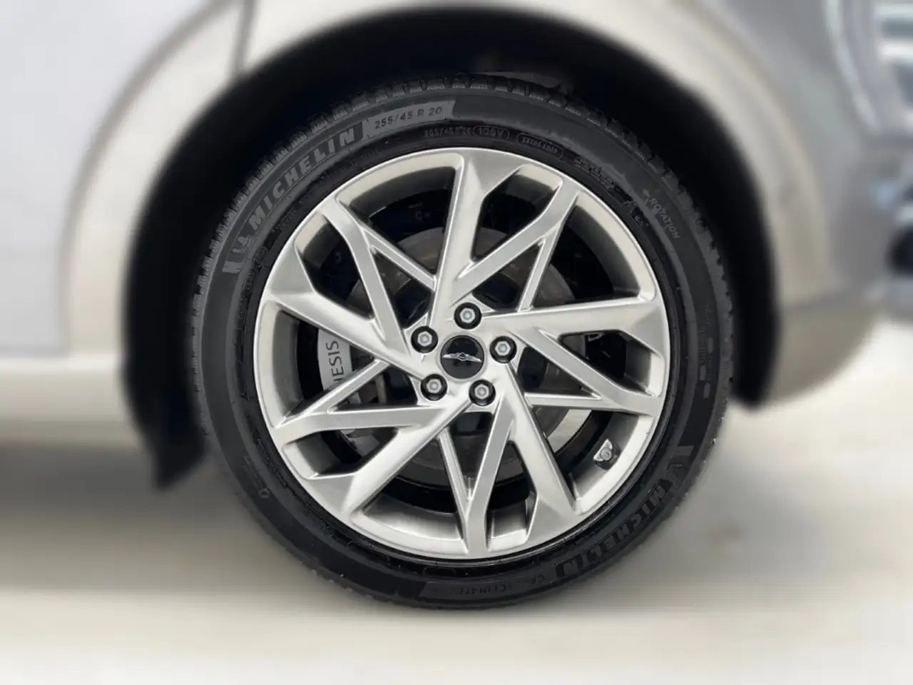 Genesis GV60 Sport Elektro 4WD Sportpaket Panorama Memory Sitze — Galería del vehículo 9
