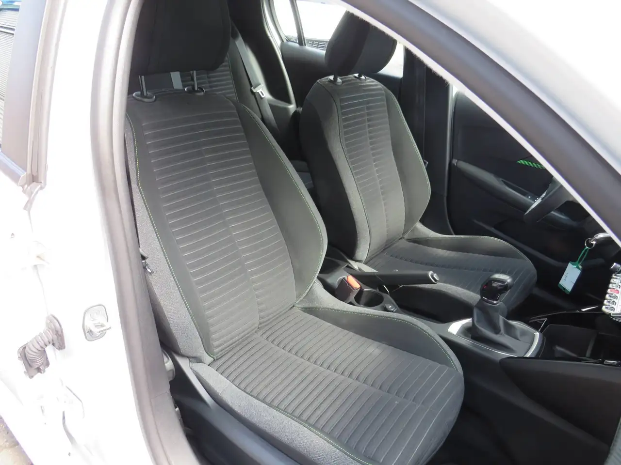 Peugeot 208 Active Navi Einparkhilfe hinten Sitzheizung — Galerie du véhicule 16