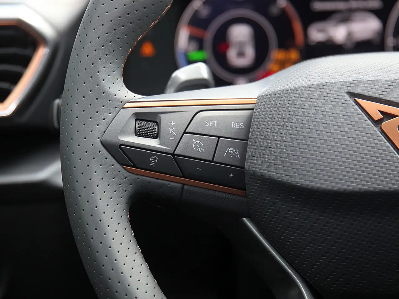 CUPRA Formentor VZ 1.4 e-HYBRID NAVI KAMERA LEDER S — Galería del vehículo 14