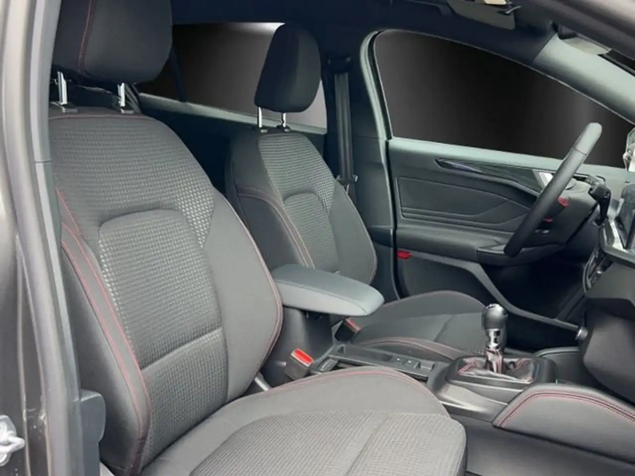 Ford Focus Turnier ST-Line X MHEV Winter Paket HUD — Galerie du véhicule 11
