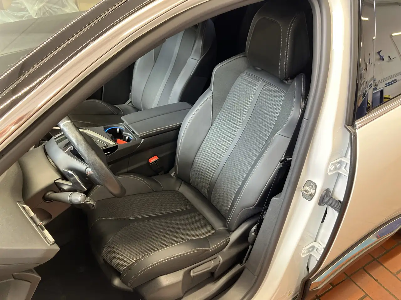 Peugeot 5008 1.2 PureTech 130 GT ACC+LED+Navi+SHZ+360+LM — معرض صور السيارة 8