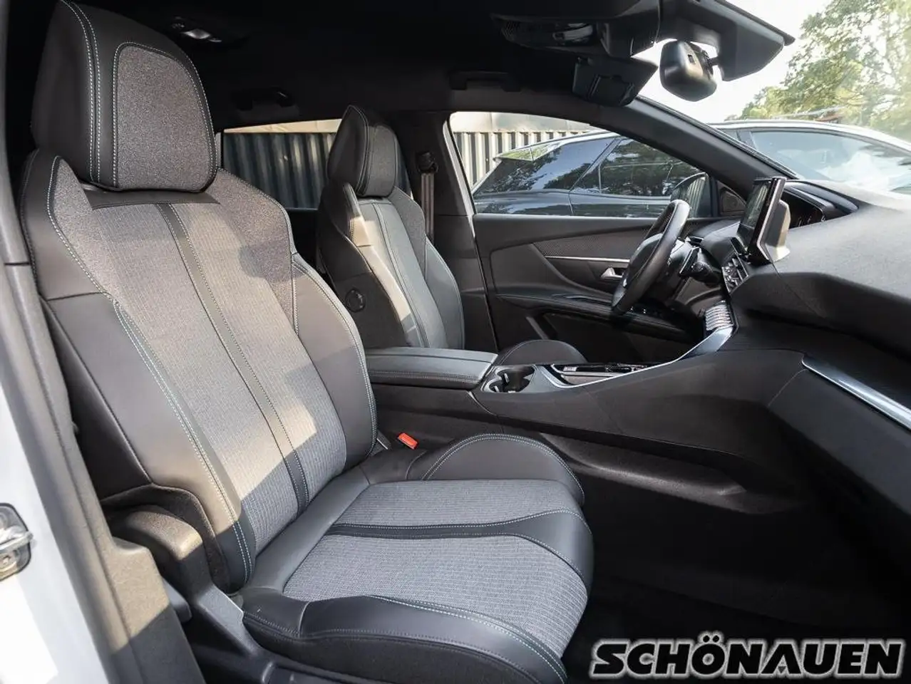 Peugeot 5008 Allure Pack +NAVI+eFH+RFK+SHZ+PDC+ISO+BC+BT+ — Galerie du véhicule 12