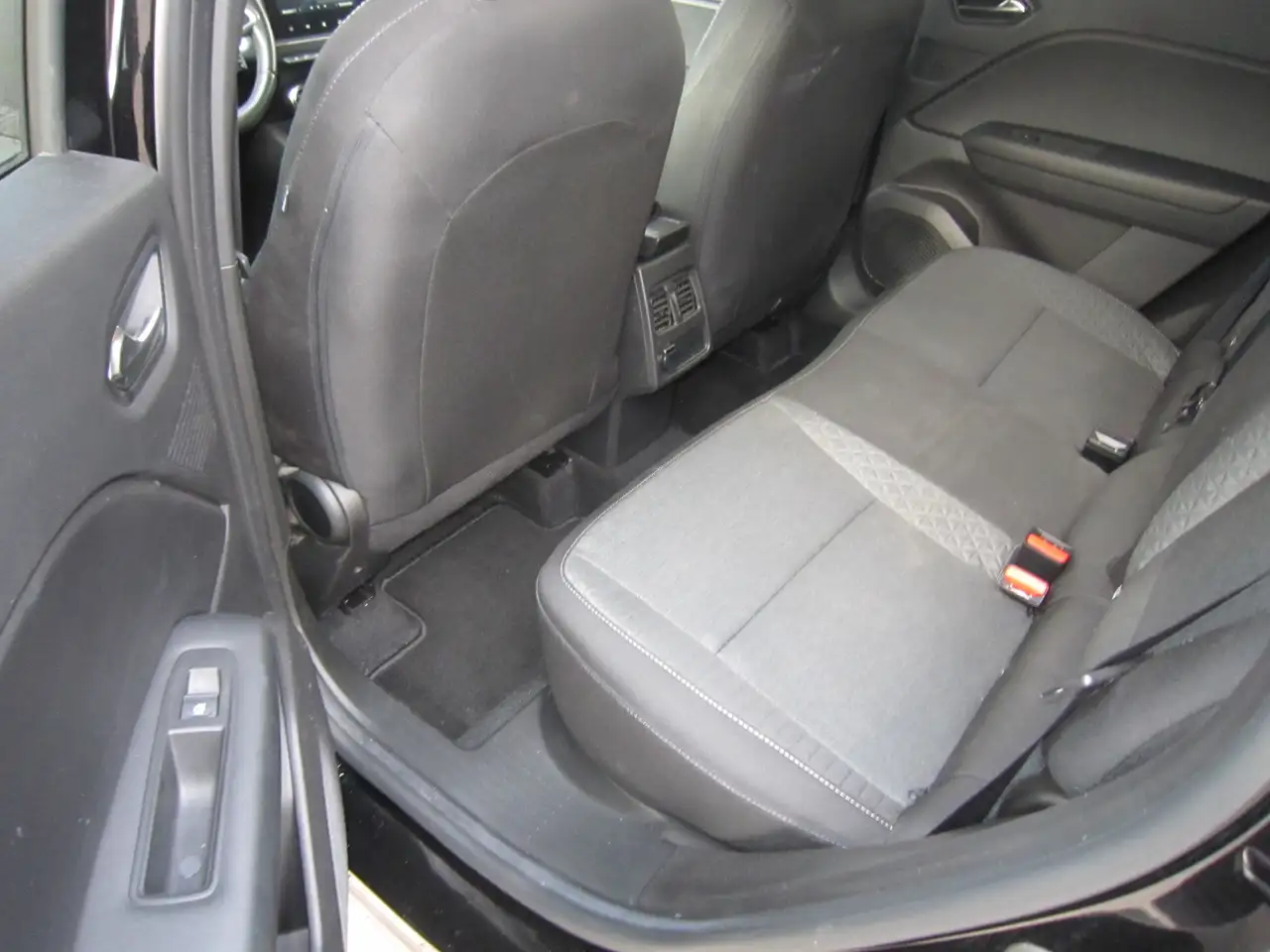 Mitsubishi ASX PLUS 1.3 T-Benziner 6-Gang — معرض صور السيارة 8