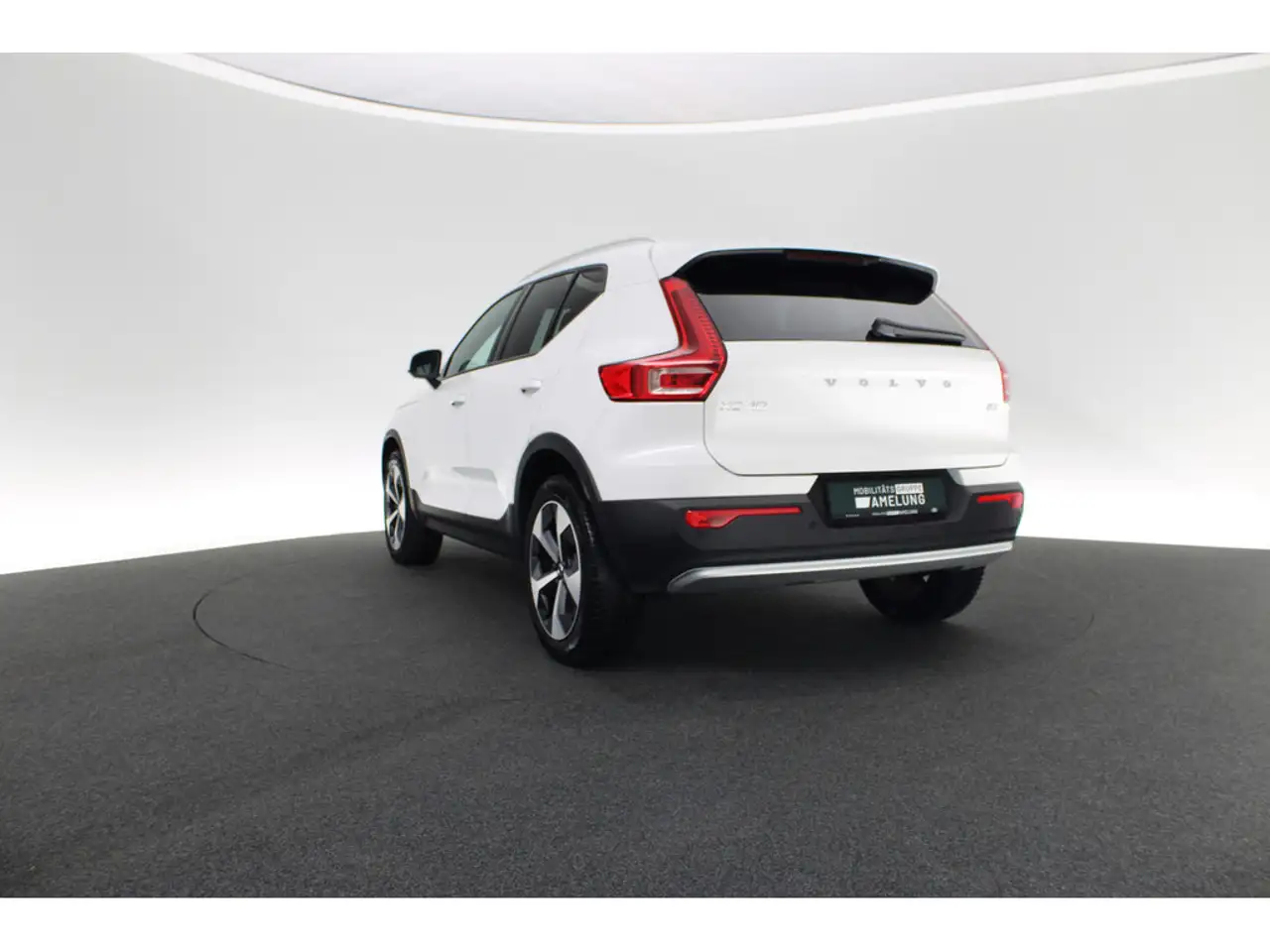 Volvo XC40 B3 DKG Core PDC SHZ KAMERA FACEL. LED — Galería del vehículo 3