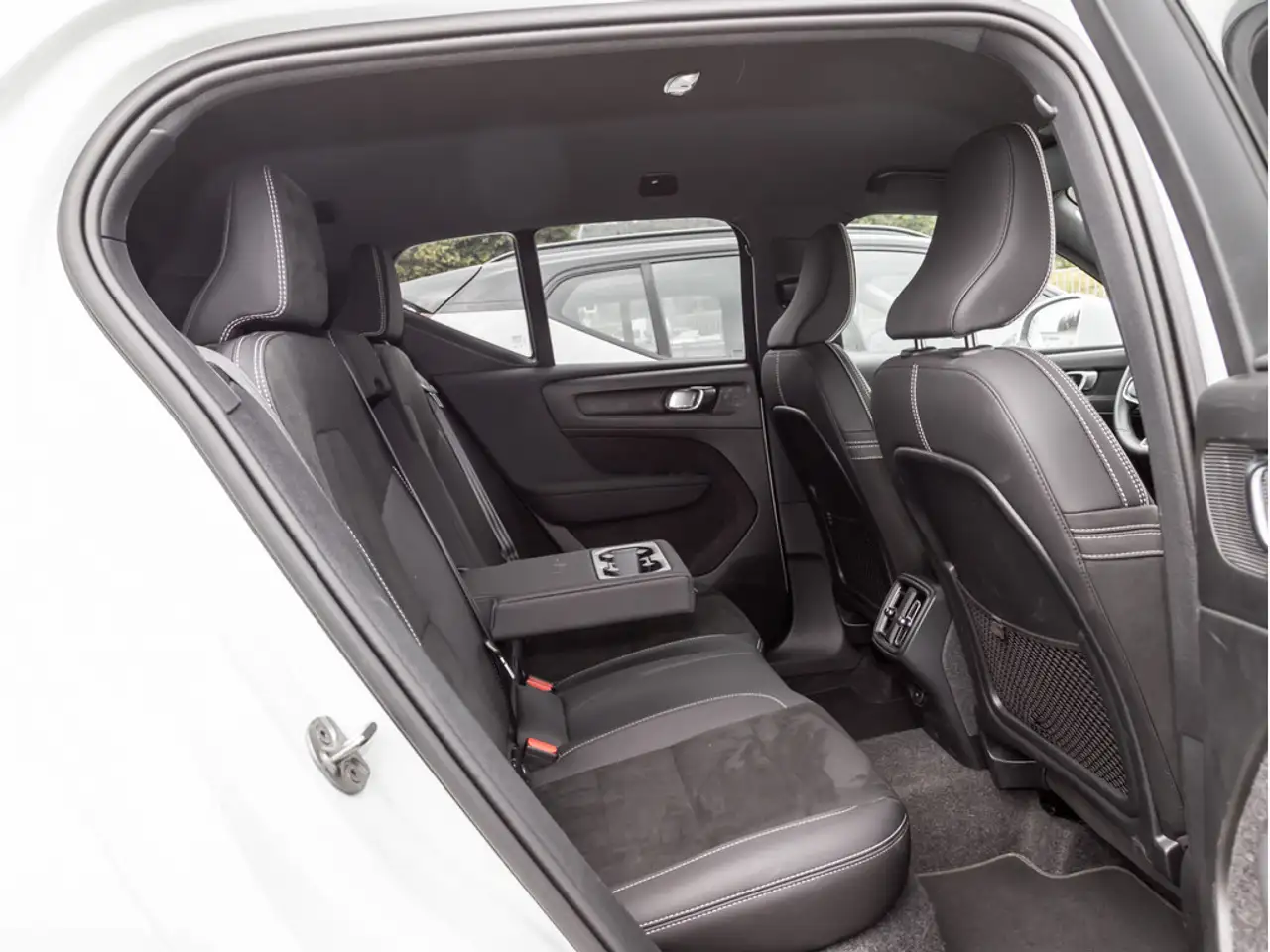 Volvo XC40 B3 DKG Core PDC SHZ KAMERA FACEL. LED — Galería del vehículo 29