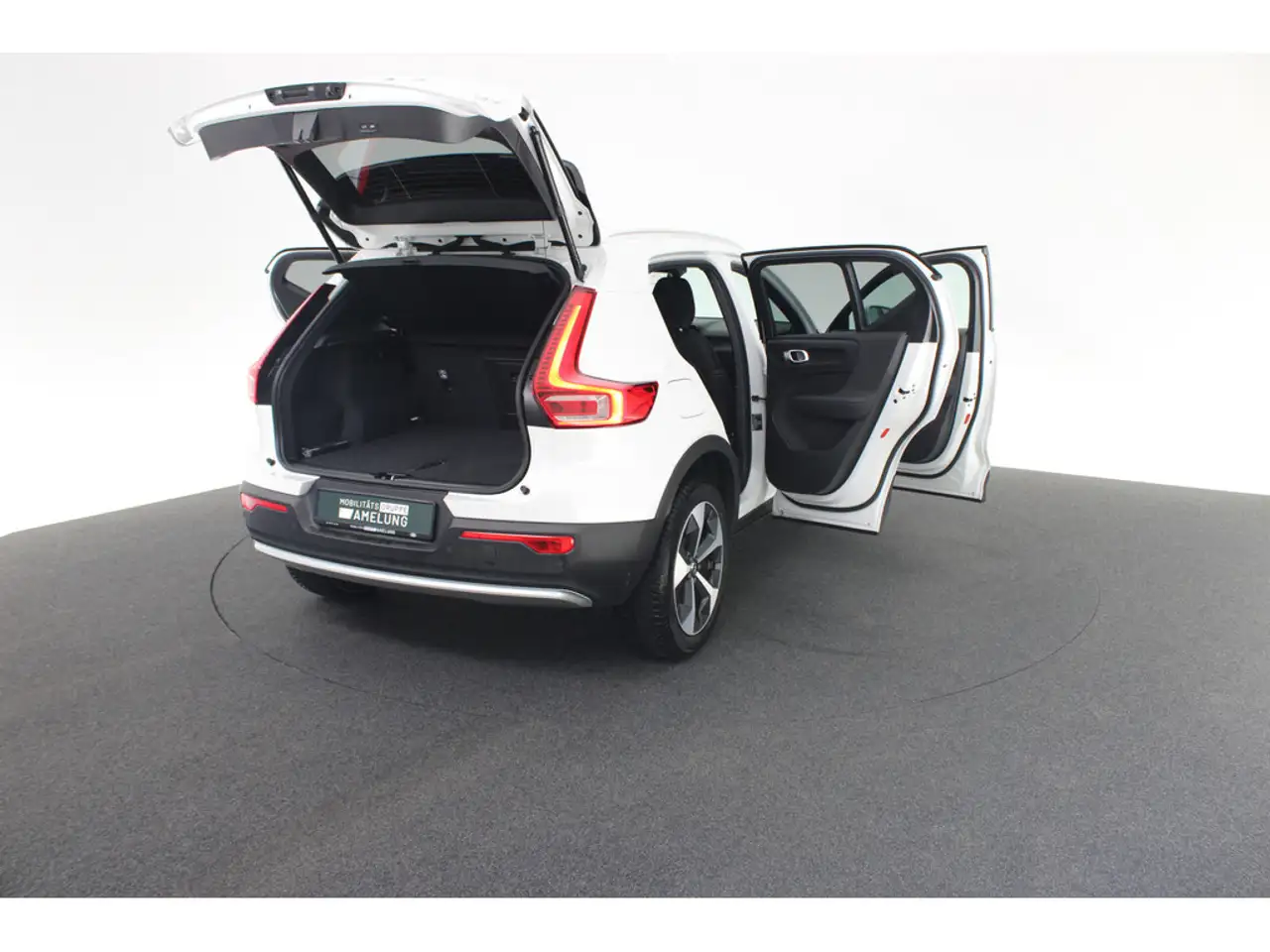 Volvo XC40 B3 DKG Core PDC SHZ KAMERA FACEL. LED — Galería del vehículo 22