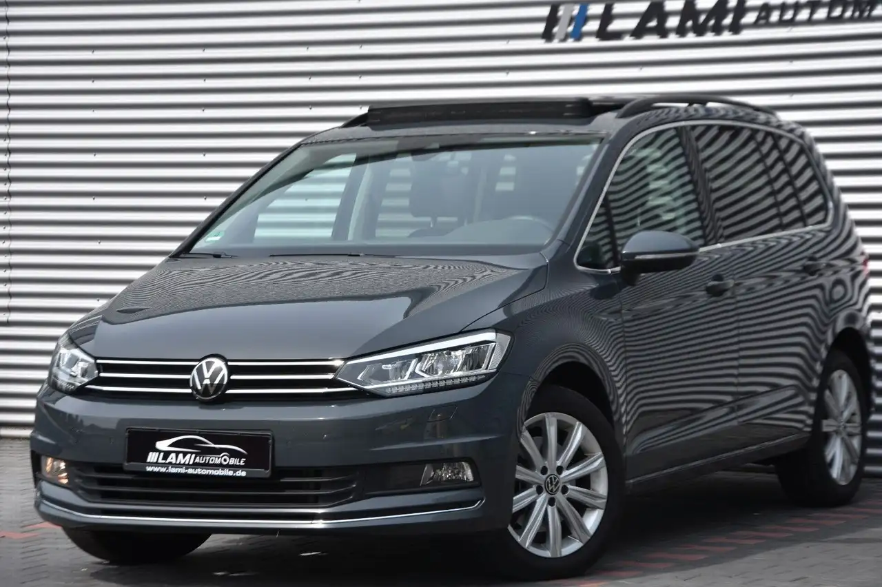 Volkswagen Touran Highline 1.5TSI DSG PANO VIRTUAL 7SITZE — Grevenbroich