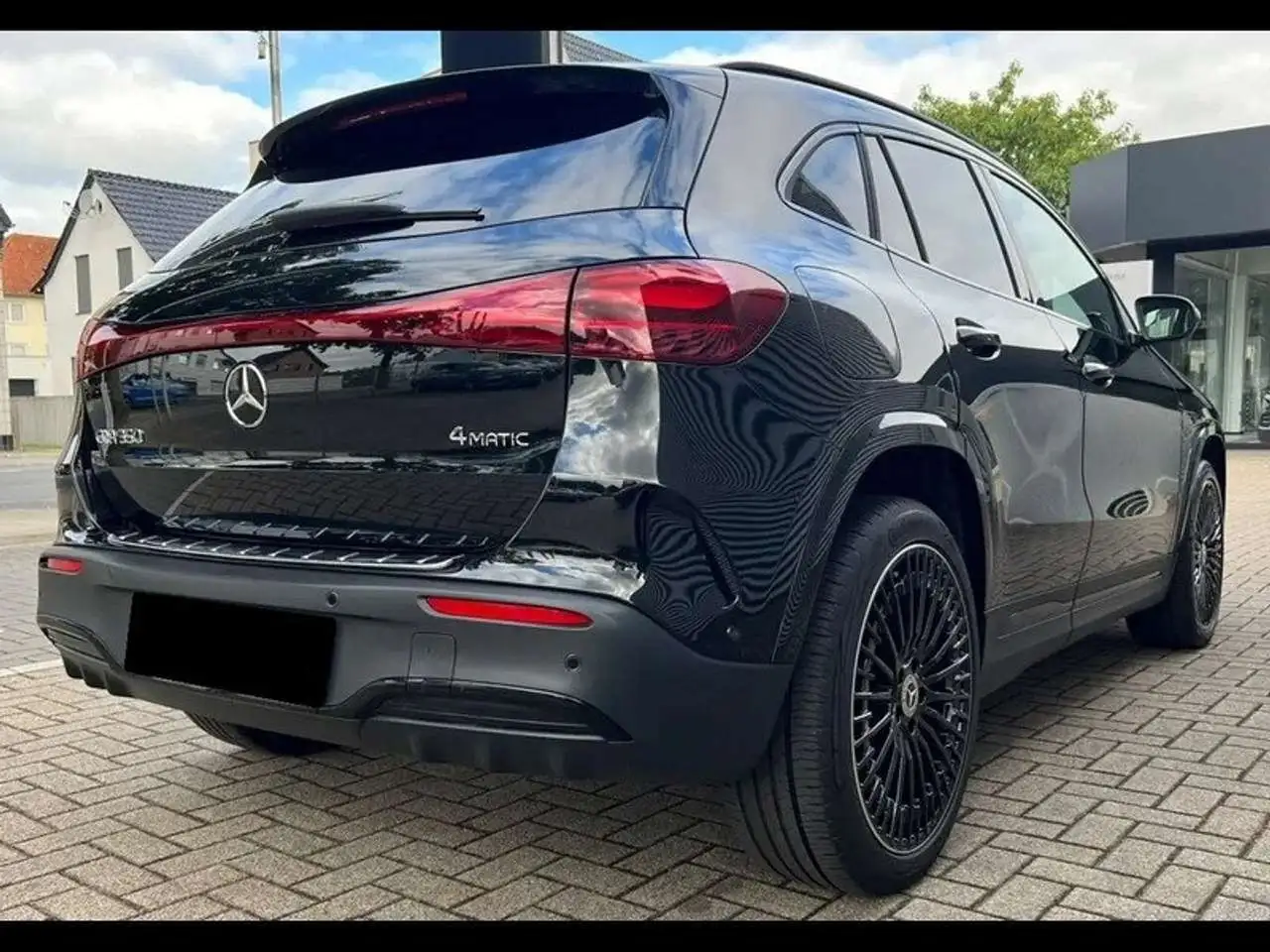 Mercedes-Benz EQA 350 4Matic AMG Line — Vehicle gallery 5
