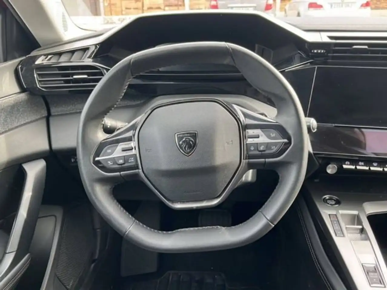 Peugeot 408 PureTech 130 Allure EAT8 — معرض صور السيارة 9
