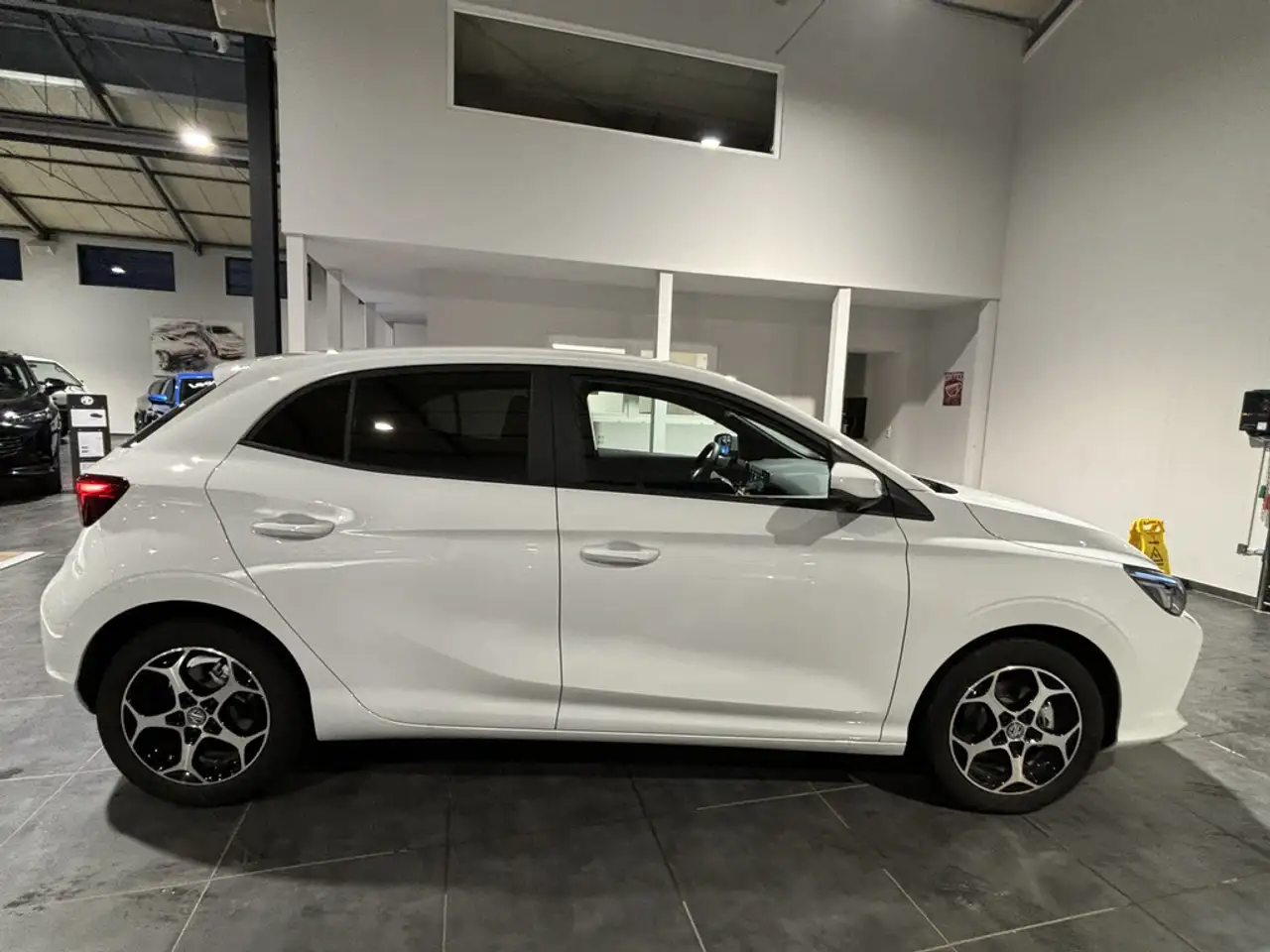 MG MG3 Hybrid+ Luxury 197PS — معرض صور السيارة 3