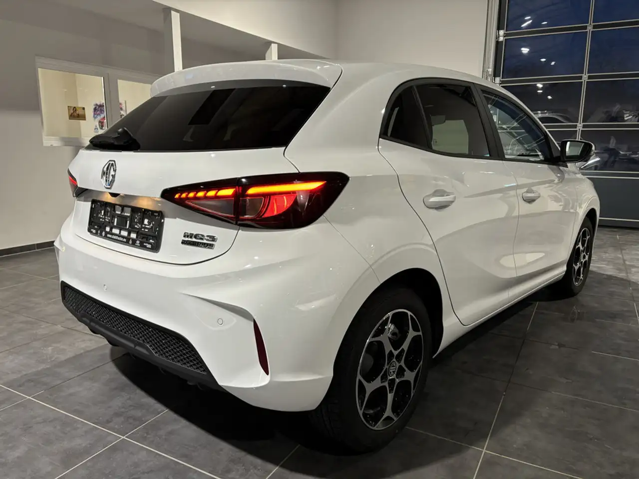 MG MG3 Hybrid+ Luxury 197PS — معرض صور السيارة 4