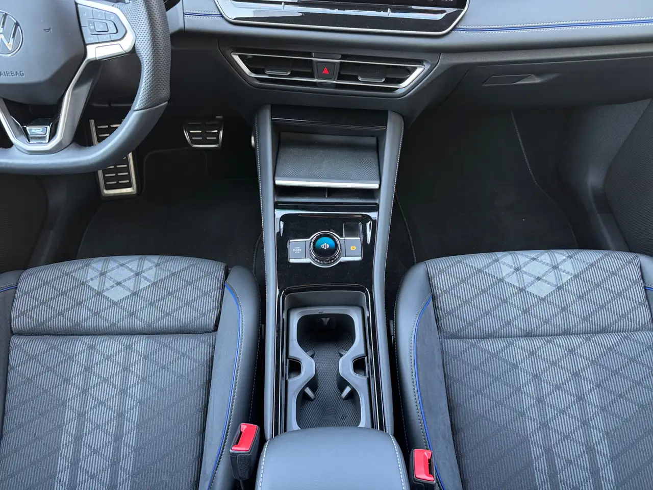 Volkswagen Tiguan R-Line 1.5eTSI DSG AHK 360° STANDHEIZ HUD — Galerie du véhicule 8