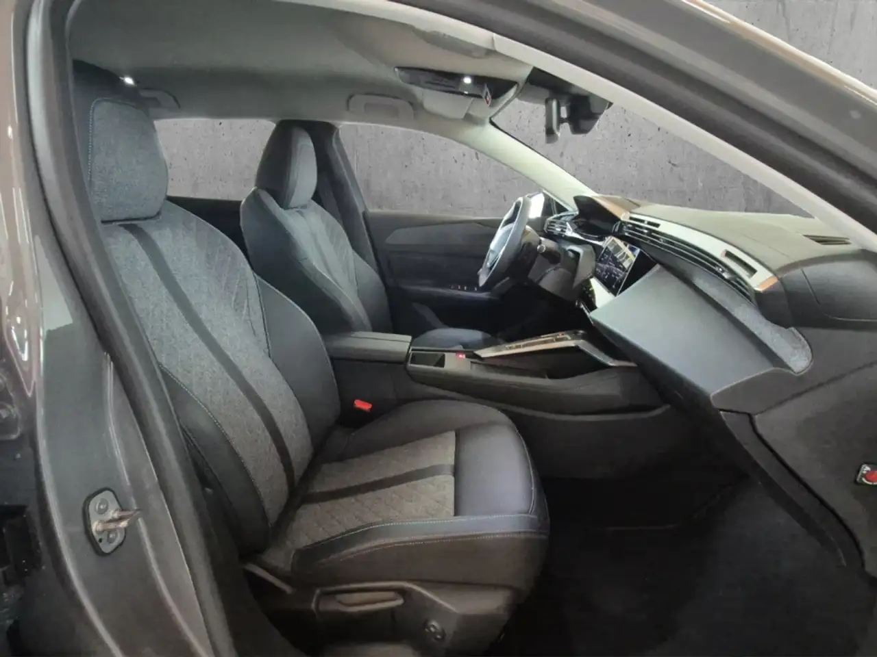 Peugeot 408 Allure PT130 EAT8 AHK-abnehmbar Navi Memory Sitze — معرض صور السيارة 13