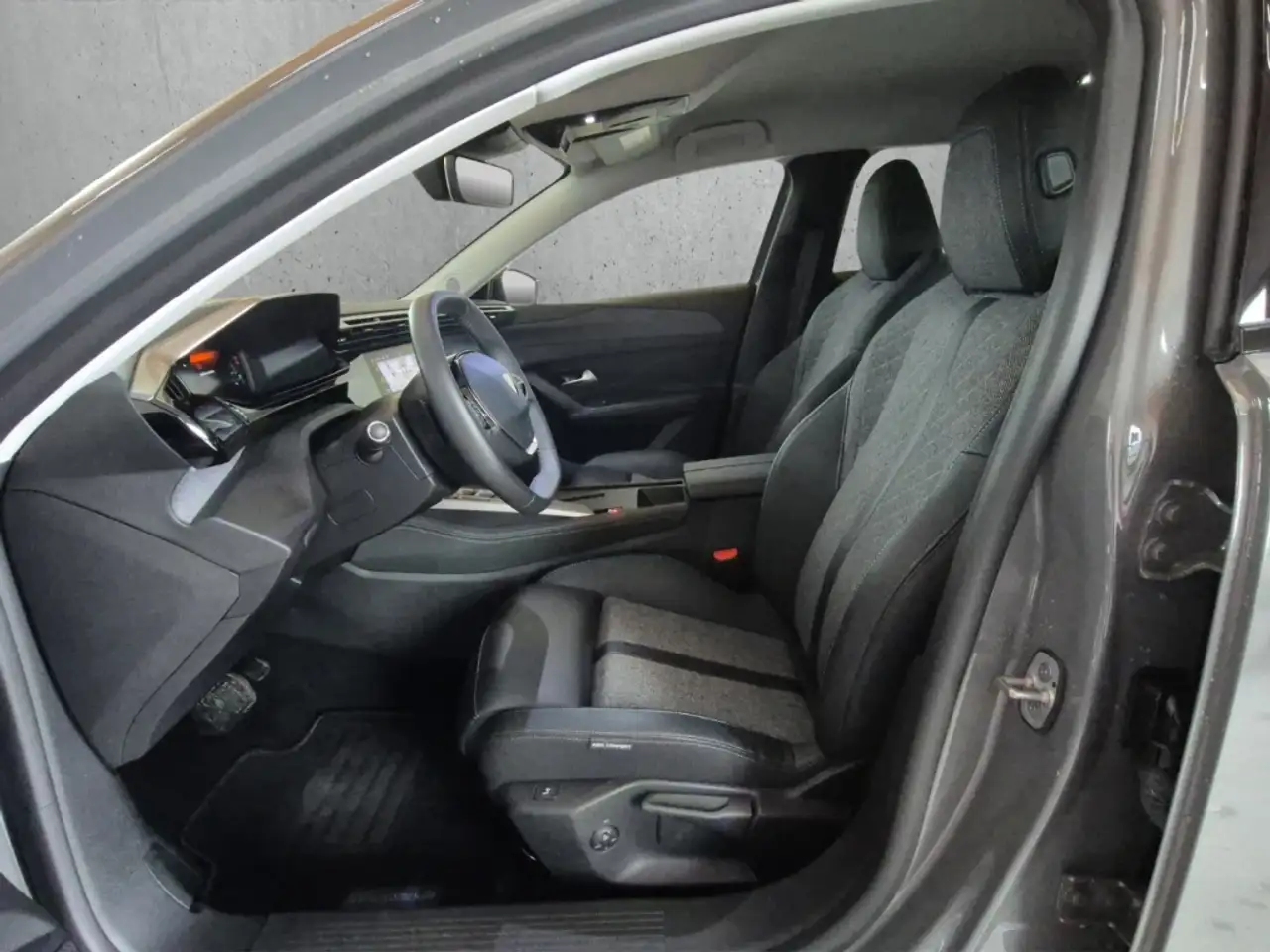 Peugeot 408 Allure PT130 EAT8 AHK-abnehmbar Navi Memory Sitze — معرض صور السيارة 9