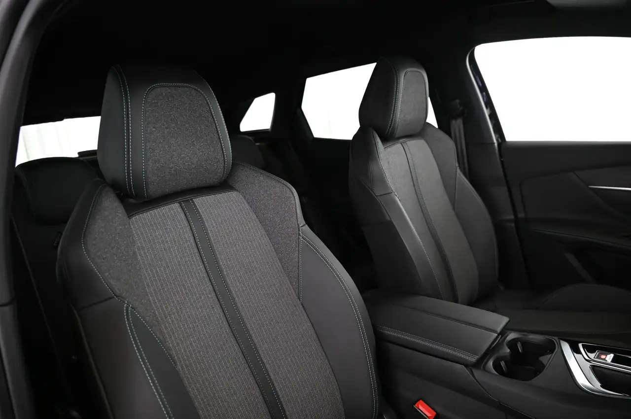 Peugeot 3008 1.6 180 PHEV e-EAT8 Allure-Pack LED/ACC/19 — Galería del vehículo 27