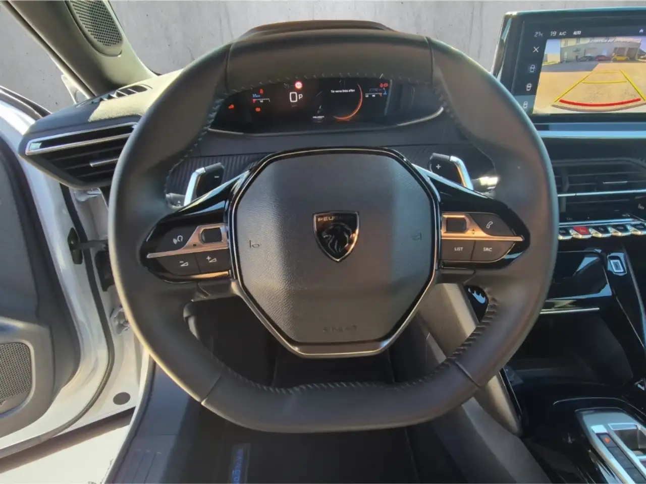 Peugeot 2008 Allure PT 130 EAT8 LED SHZ GripControl Fahrerprofi — Vehicle gallery 10