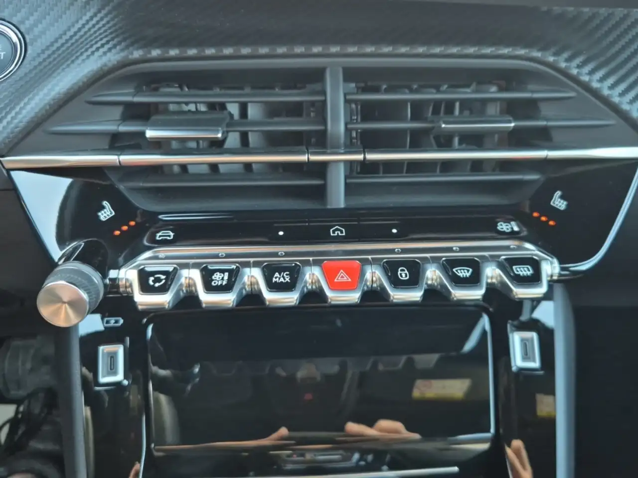 Peugeot 2008 Allure PT 130 EAT8 LED SHZ GripControl Fahrerprofi — Vehicle gallery 16