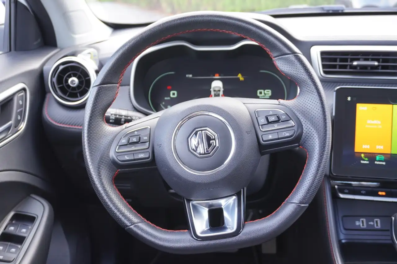 MG ZS 1.0 T-GDI Luxury Aut. LED Navi 360° Tempomat — Galería del vehículo 14