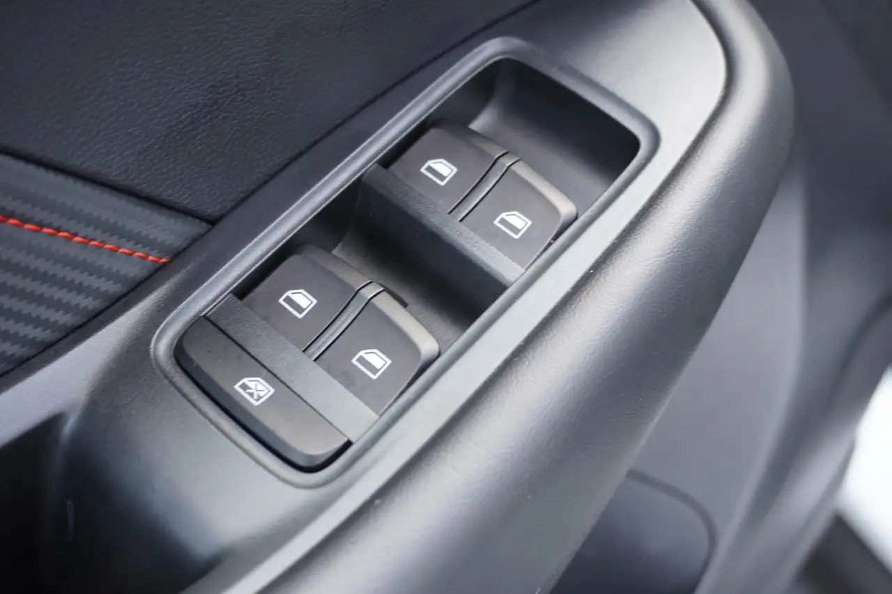 MG ZS 1.0 T-GDI Luxury Aut. LED Navi 360° Tempomat — Galería del vehículo 10