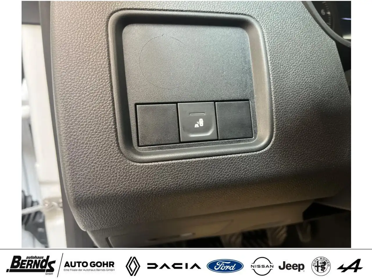 Dacia Duster TCe 130 2WD Journey — معرض صور السيارة 24
