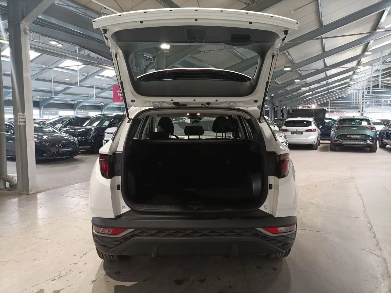 Hyundai TUCSON 1.6 T-GDI Select Navi|PDC|Kamera|SHZ — Galería del vehículo 6