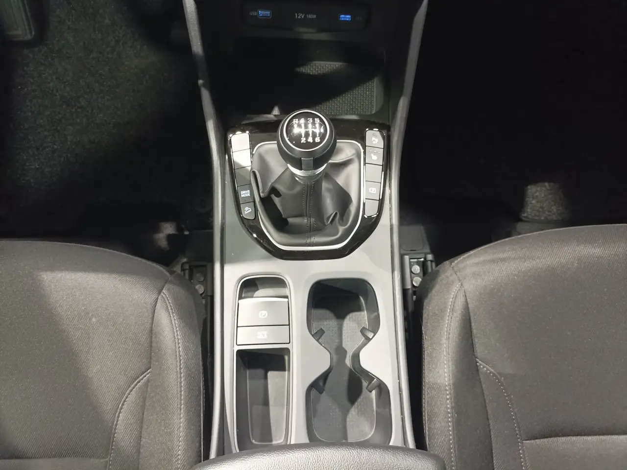 Hyundai TUCSON 1.6 T-GDI Select Navi|PDC|Kamera|SHZ — Galería del vehículo 13