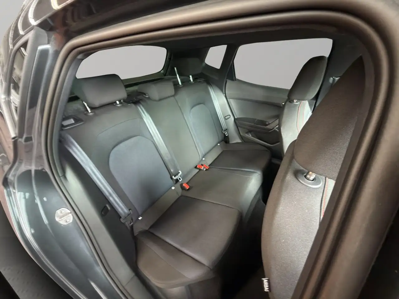 SEAT Arona FR 1.5 TSI DSG Navi LED VirtualCockpit — معرض صور السيارة 18