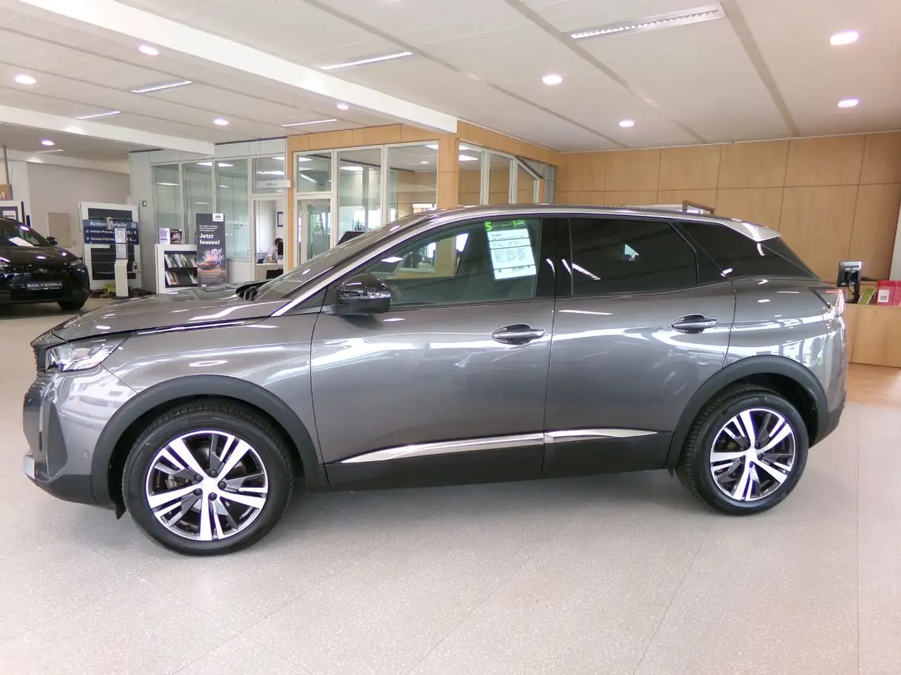 Peugeot 3008 1.2 PureTech ALLURE LED+Navi+SHZ+Winterp. — معرض صور السيارة 4