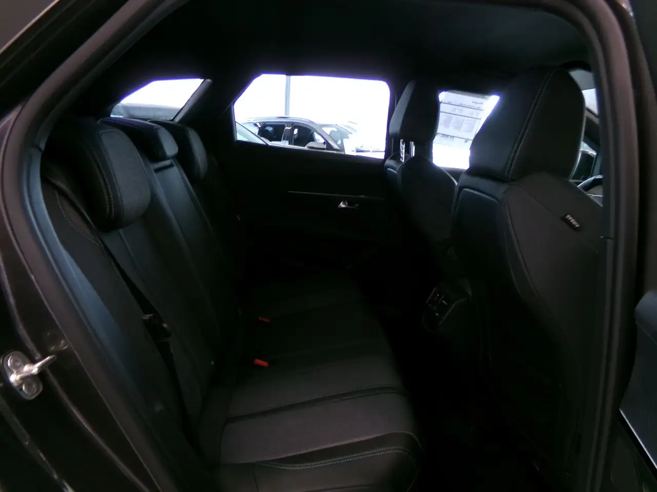 Peugeot 3008 1.2 PureTech ALLURE LED+Navi+SHZ+Winterp. — معرض صور السيارة 22