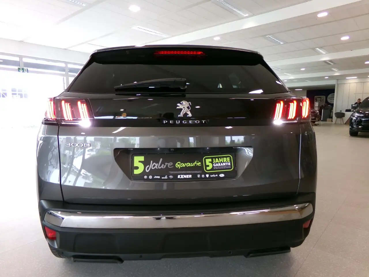 Peugeot 3008 1.2 PureTech ALLURE LED+Navi+SHZ+Winterp. — معرض صور السيارة 10