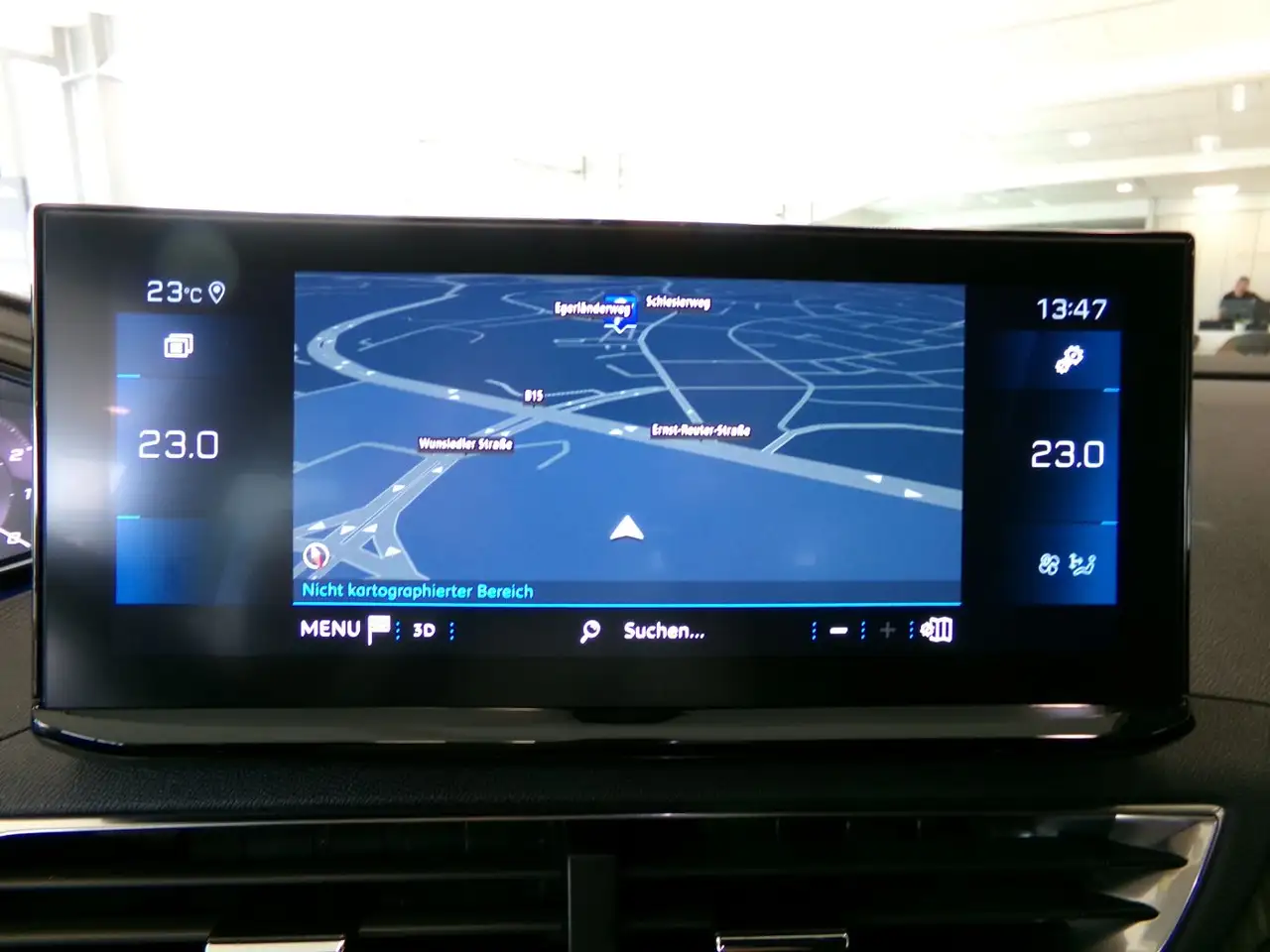 Peugeot 3008 1.2 PureTech ALLURE LED+Navi+SHZ+Winterp. — معرض صور السيارة 14