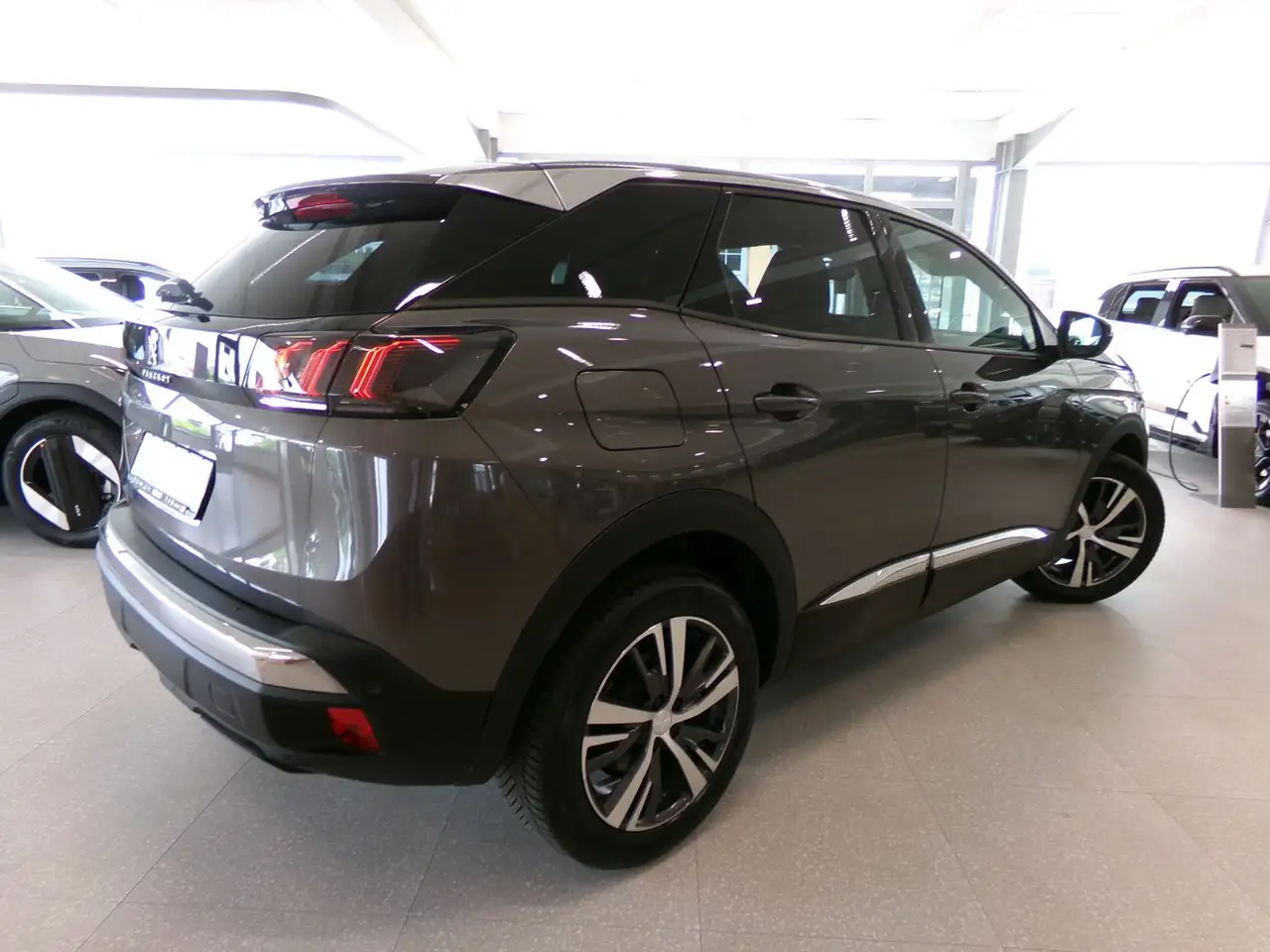Peugeot 3008 1.2 PureTech ALLURE LED+Navi+SHZ+Winterp. — معرض صور السيارة 3