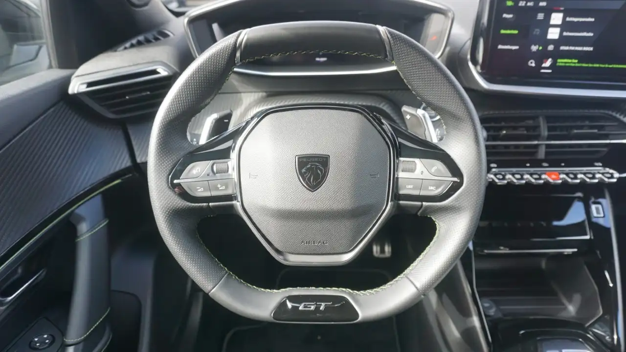 Peugeot 2008 GT EAT8 LED Android Apple DAB Spurhalte PDC — Galerie du véhicule 17