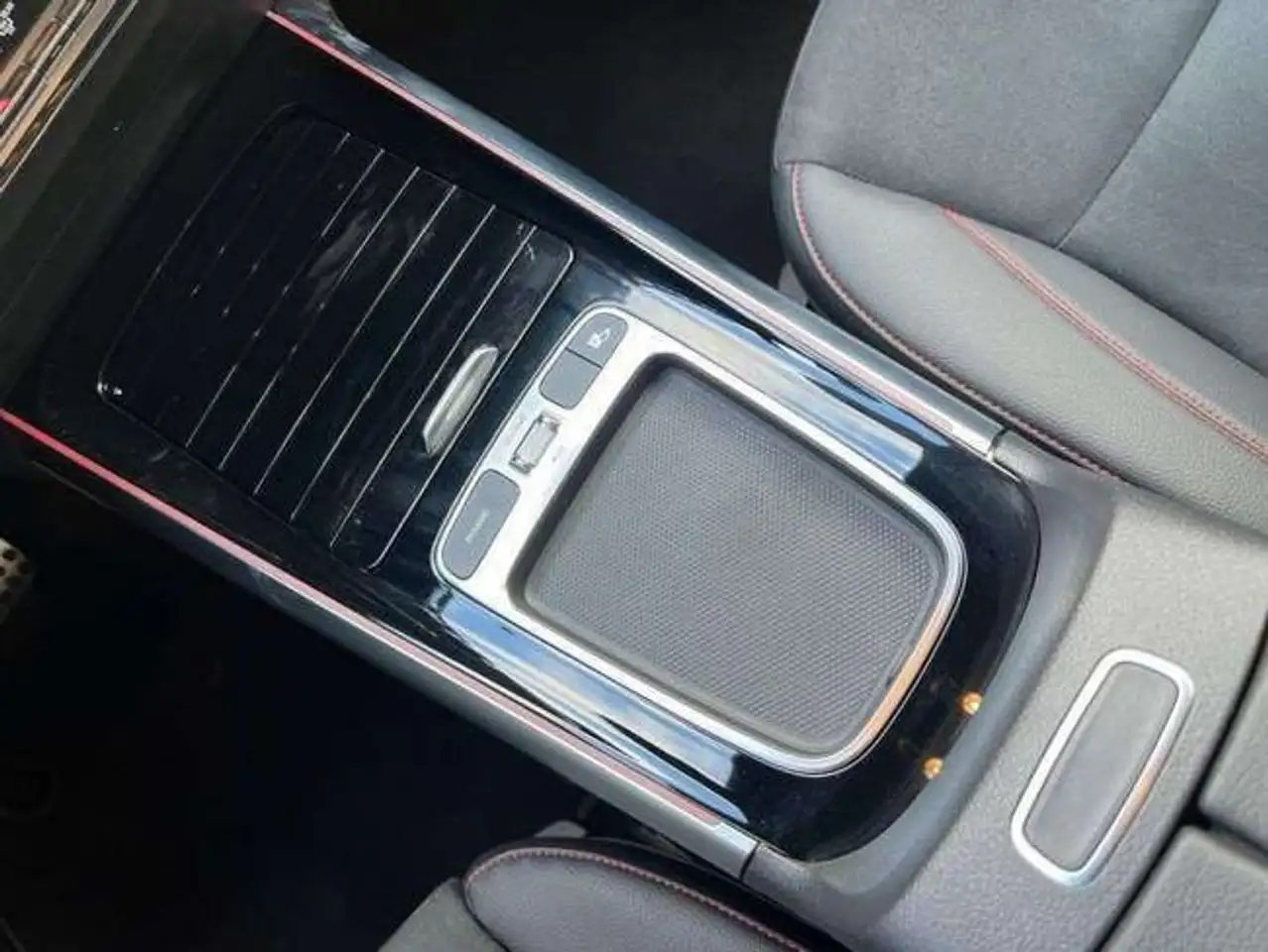 Mercedes-Benz GLA 250 250e — Galerie du véhicule 14