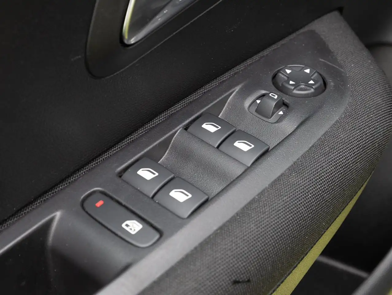 Peugeot 208 PureTech 75 Active +PDC+KLIMA+BC+TEMPO+ — Galerie du véhicule 5