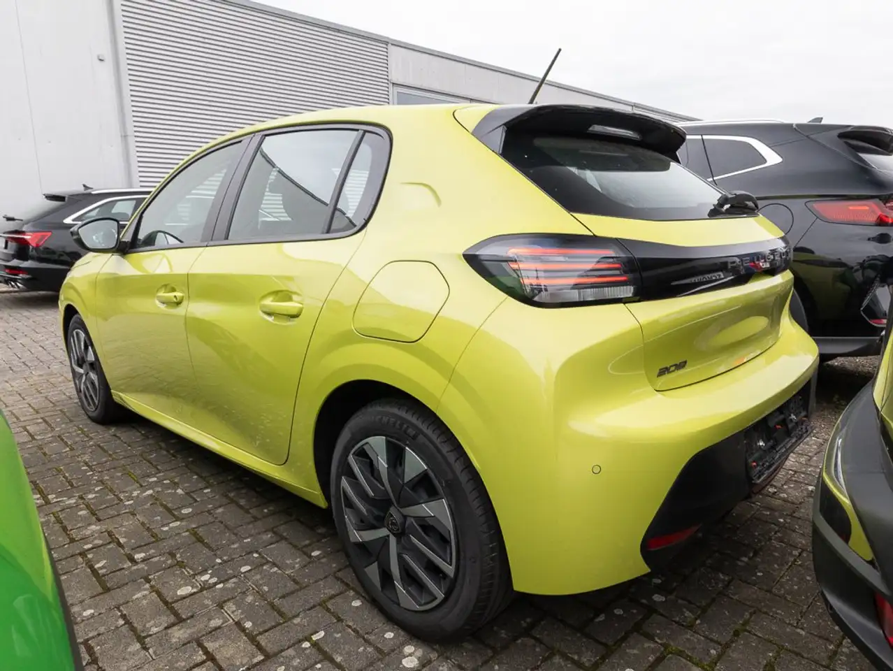 Peugeot 208 PureTech 75 Active +PDC+KLIMA+BC+TEMPO+ — Galerie du véhicule 2