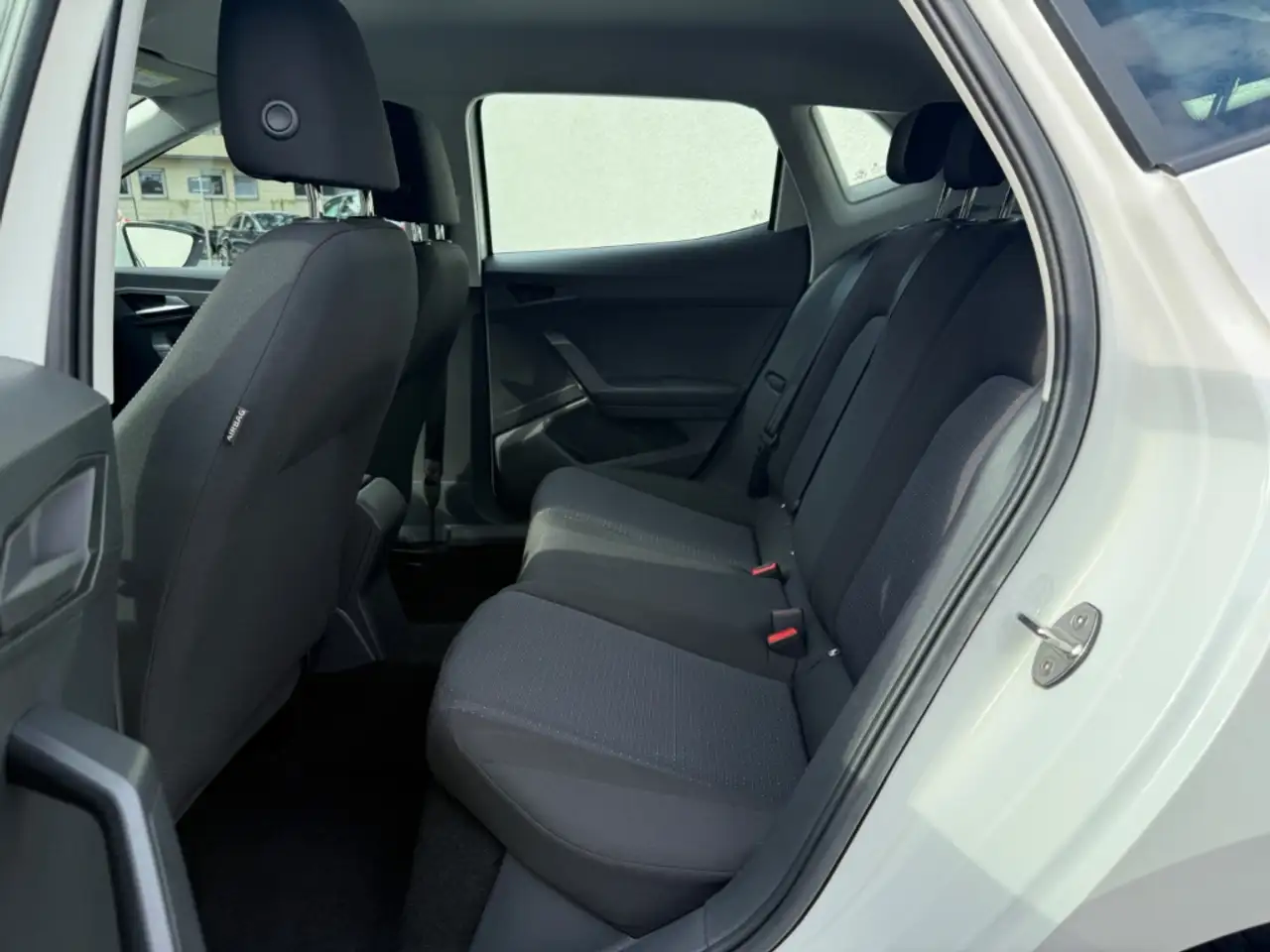 SEAT Ibiza 1.0 TSI Style Edition FullLink Tempo LED DAB — معرض صور السيارة 23