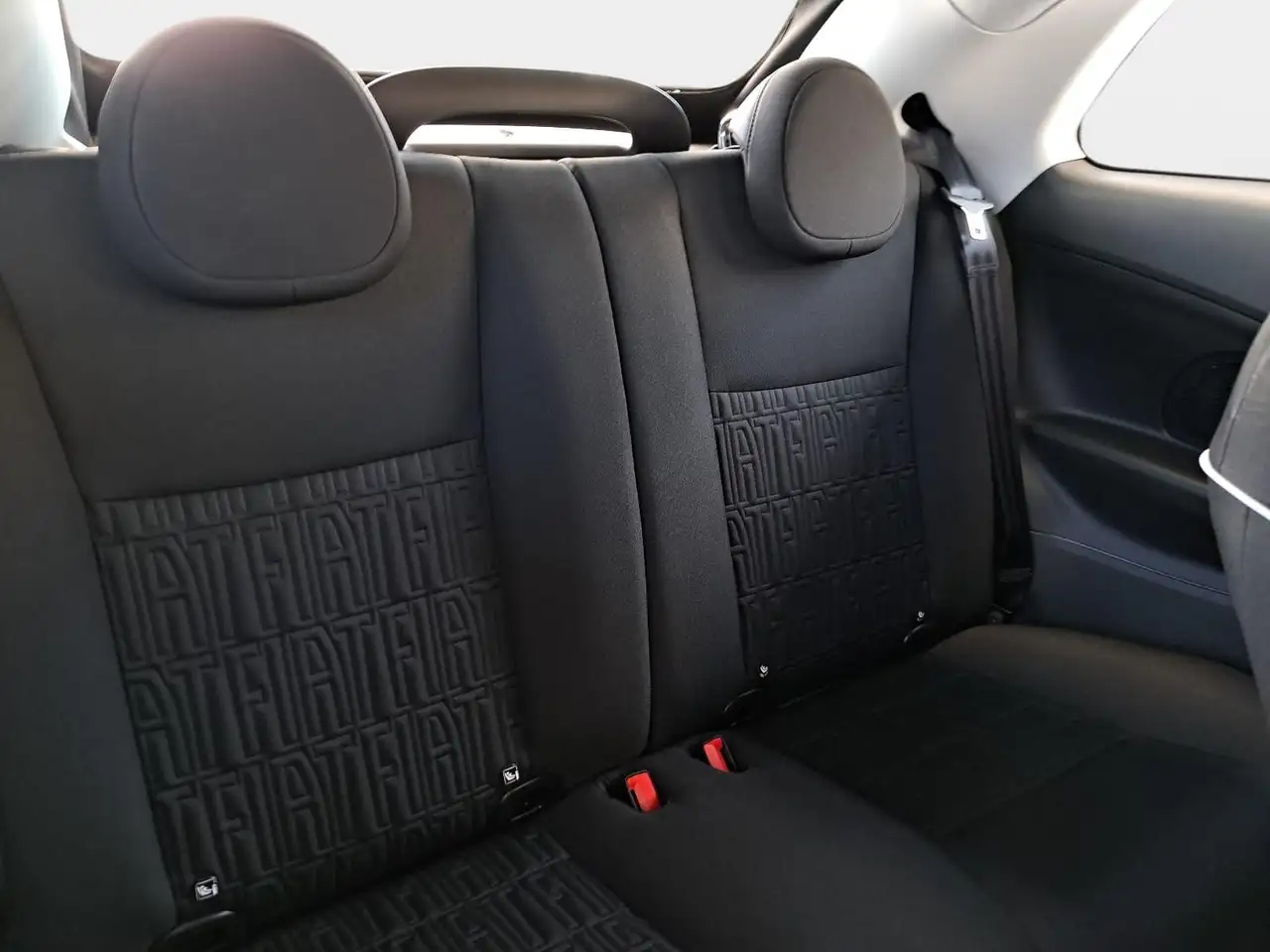 Fiat 500C 500C ELEKTRO 42 KWH KOMFORT PAKET, 16-ZOLL LM-FELG — Galería del vehículo 18