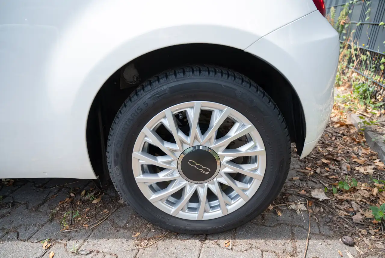 Fiat 500 Dolcevita 1.0 GSE N3 Hybrid 70 *KOMFORT-PAKET*TECH-PAKET* — معرض صور السيارة 18