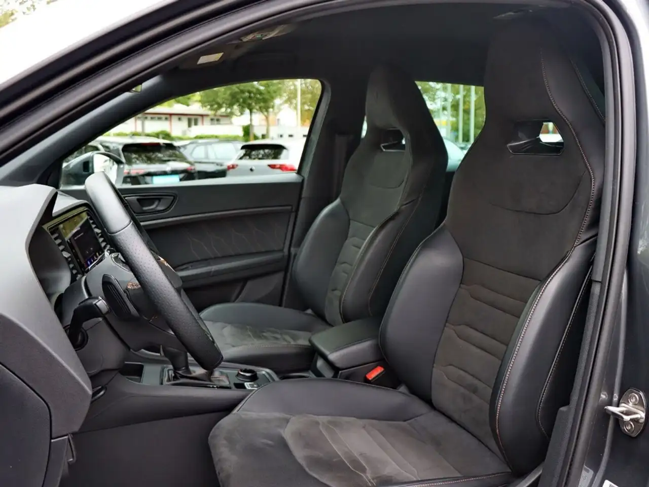 CUPRA Ateca 1.5 TSI DSG AHK/NAVI/LED/RÜCKFK/SHZ — معرض صور السيارة 13