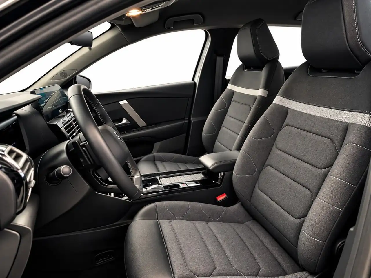 Citroen C4 Hybrid 136 e-DCS6 Plus — Galería del vehículo 7