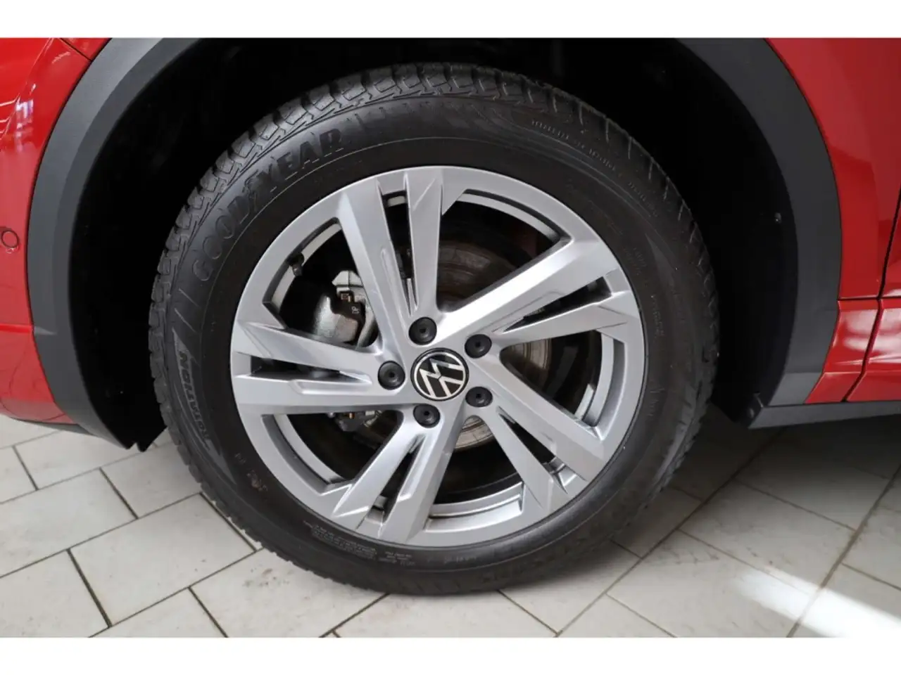 Volkswagen T-Roc 1.5 TSI R-Line 6-Gg. LED/Standhz./NAV/RFK — Vehicle gallery 19