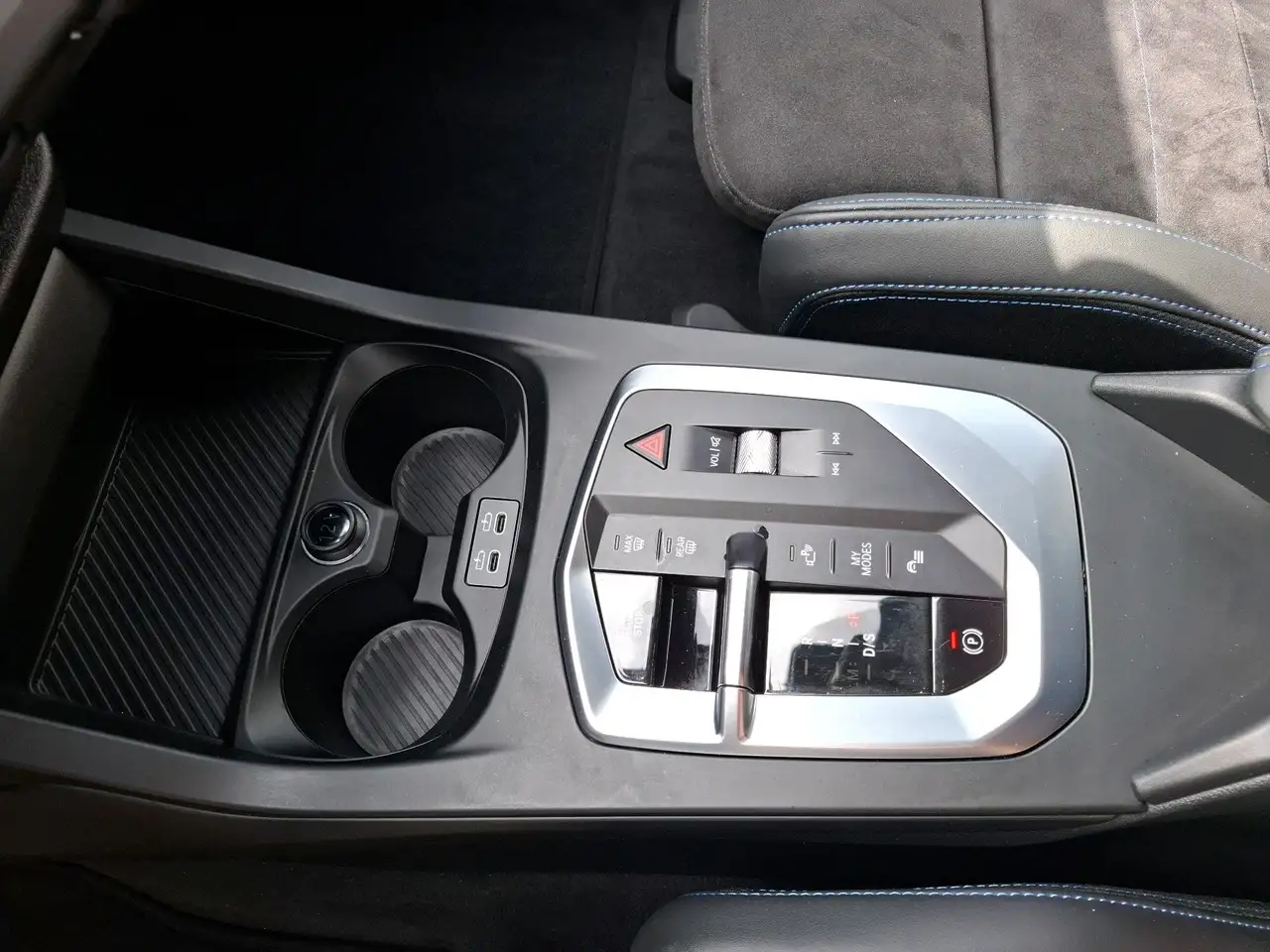 BMW 120 M Sport M Sportpaket DAB Parkassistent Shz — Galería del vehículo 13
