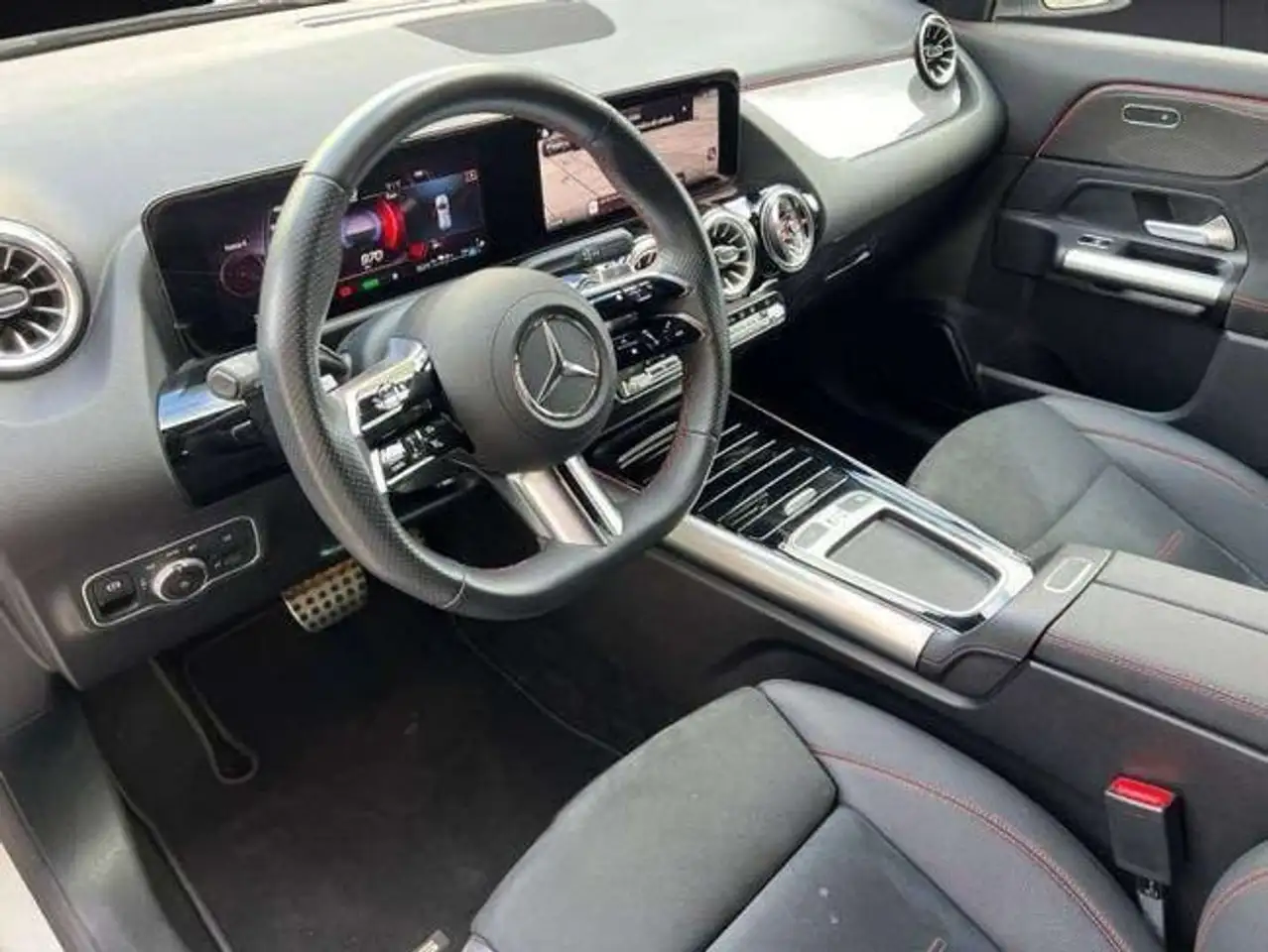 Mercedes-Benz GLA 250 250e — Galería del vehículo 8