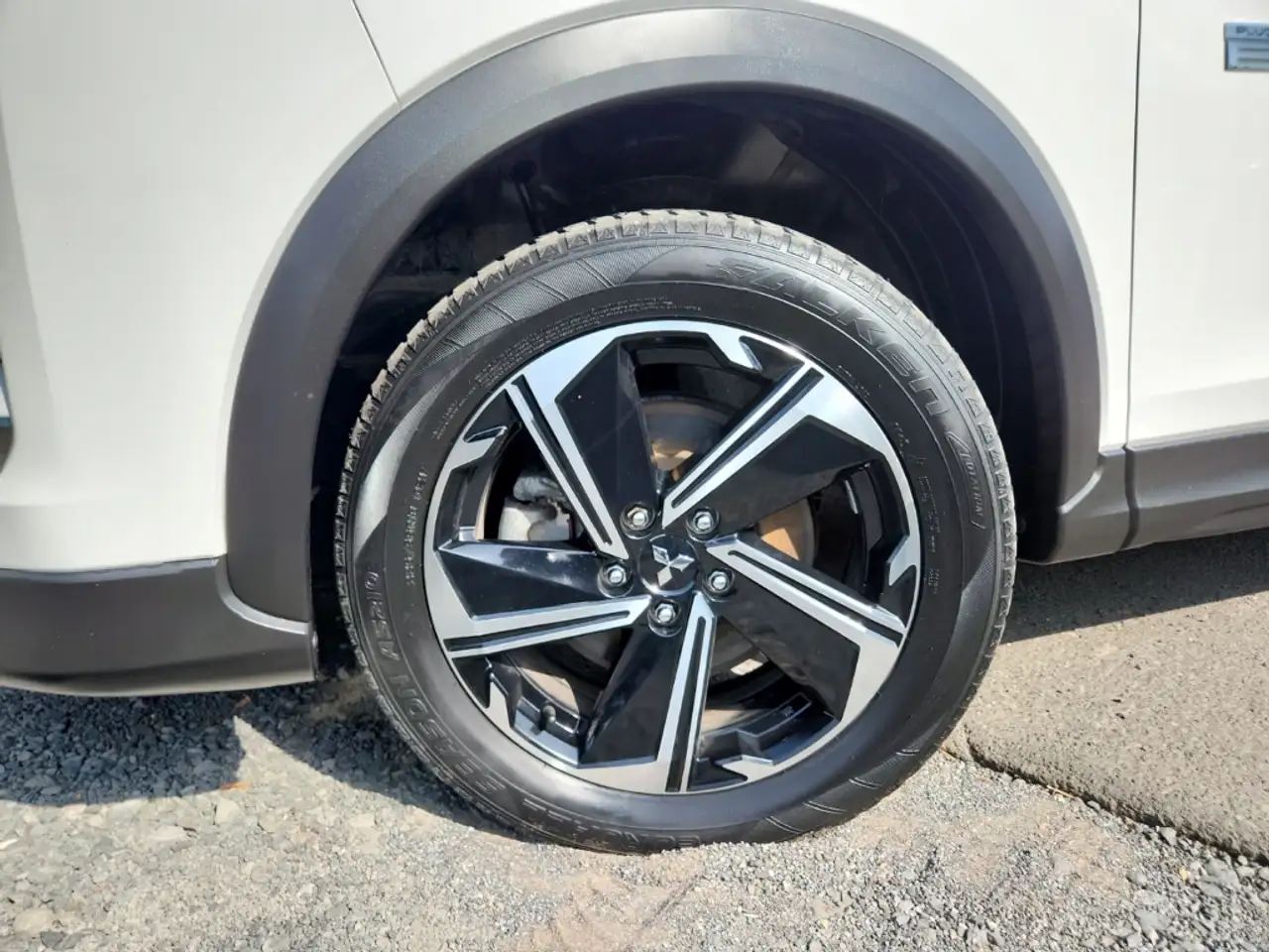 Mitsubishi Eclipse Cross Plug-In Hybrid Basis Offroad-Paket — Galería del vehículo 30