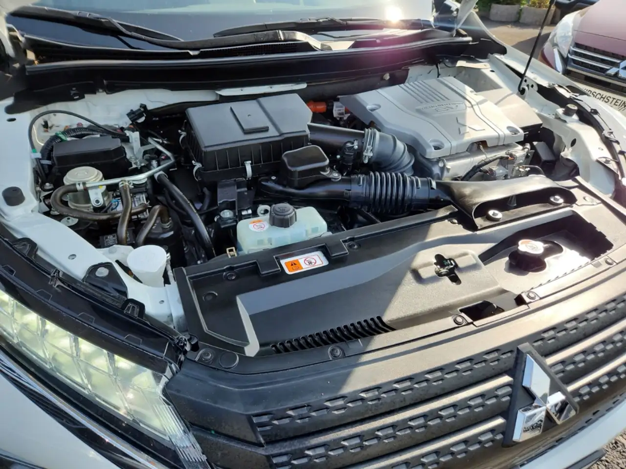 Mitsubishi Eclipse Cross Plug-In Hybrid Basis Offroad-Paket — Galería del vehículo 31